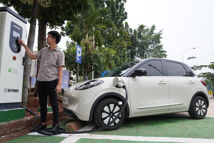 Komit Membangun Ekosistem EV, Wuling Tambah 6  DC Charging