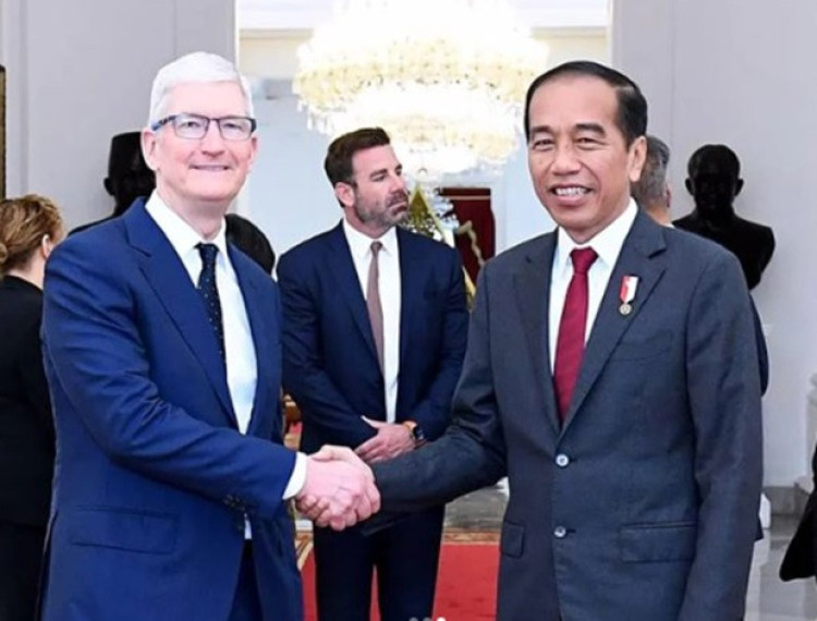 CEO Apple Bertemu Jokowi & Prabowo, Bahas Investasi dan Bangun Pabrik di Indonesia