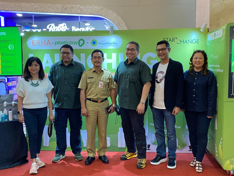 Cosmetic Reverse Vending Machine Wujud Penerapan Prinsip Bisnis Berkelanjutan