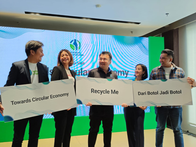 Recyle Me: Program Daur Ulang Botol Plastik Dapat Voucher OVO