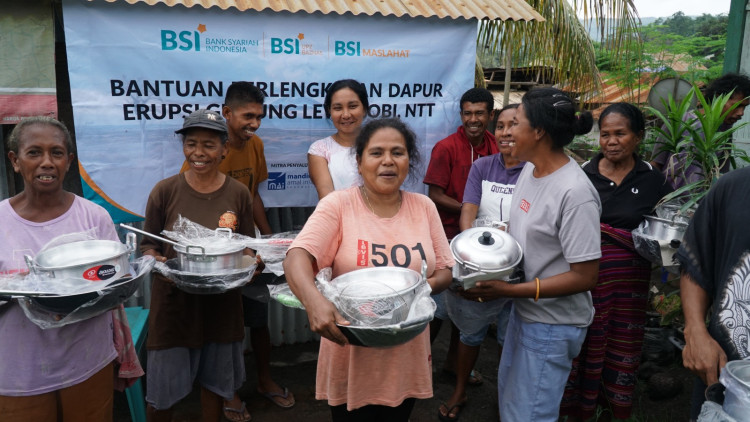 BSI Maslahat Beri Bantuan Kemanusiaan Terdampak Gempa di Gunung Lewotobi, Nusa Tetanggara Timur. (Foto: Humas BSI Maslahat).