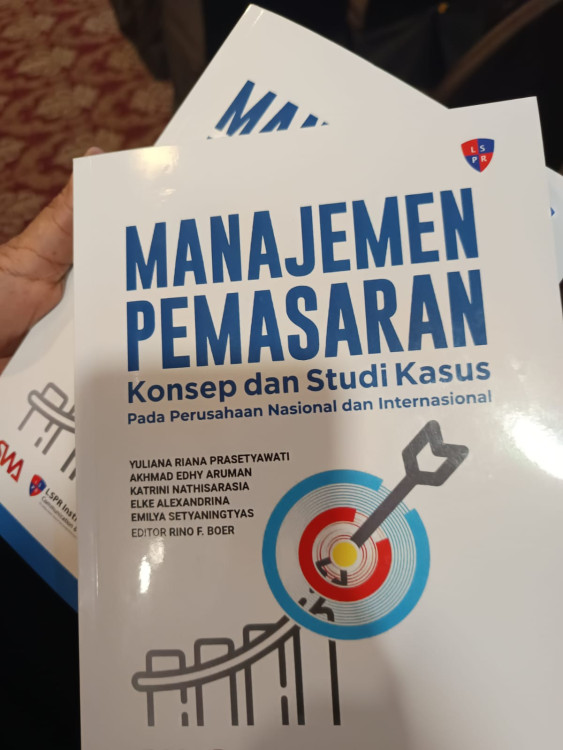 Buku Manajemen Pemasaran. (Foto: Audrey Aulivia Wiranto/SWA)