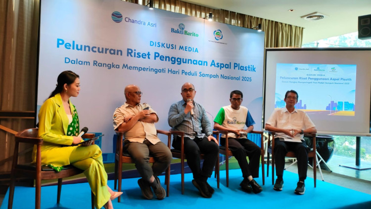 Konferensi pers riset evaluasi penggunaan aspal plastik. (foto: Jeihan Kahfi/SWA)