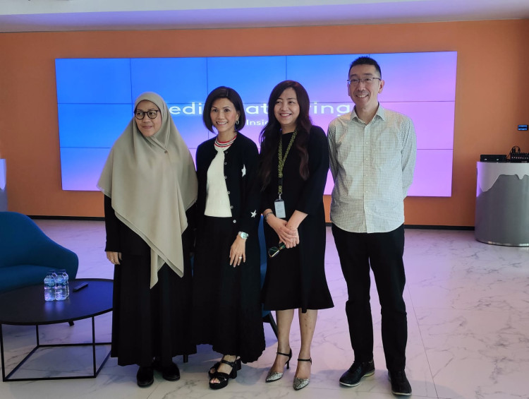 (ki-ka) Head of Qualitative Kantar Insights Indonesia Astrid Novianti, CEO Kantar Insights Asia Pacific Cheong Tai Leung, Managing Director Kantar Insights Indonesia Nadya Ardianti, dan Strategy & Innovation Lead Kantar Insights Indonesia Edwin Pranadjaja. (foto: Jeihan Kahfi/SWA)