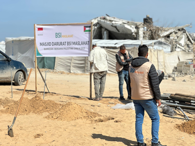 Proses Pembangunan Masjid Darurat di Gaza . Foto: BSI Maslahat