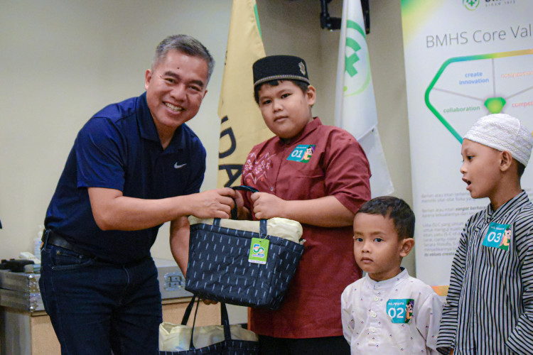 BSI Maslahat dan Bundamedik (BMHS) Sunat Anak-Anak Dhuafa di Depok