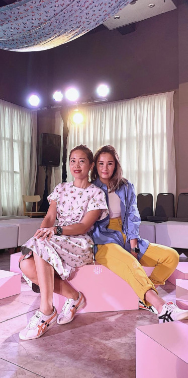 Nathalia Napitupulu dan Janet Dana (ki-ka) menyatukan visi untuk Gaudi Clothing. (Ist)