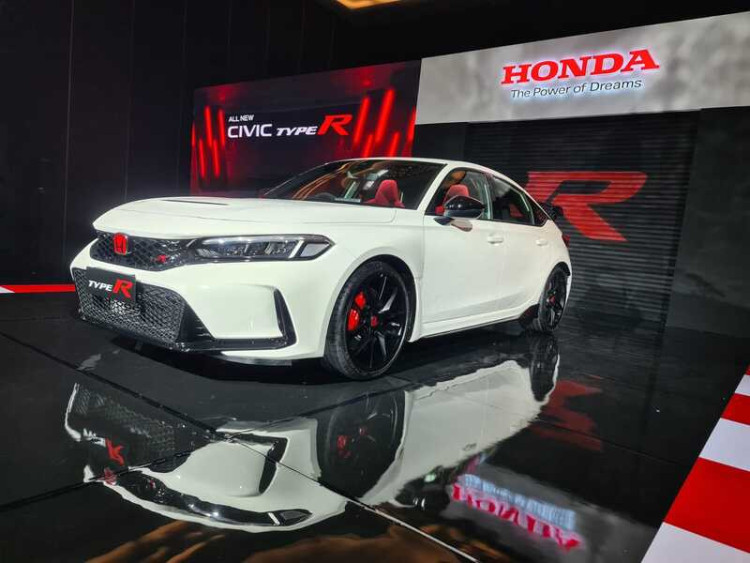Honda Civic Type R Raih Gelar "Hot Hatch of the Year" untuk Ketiga Kalinya
