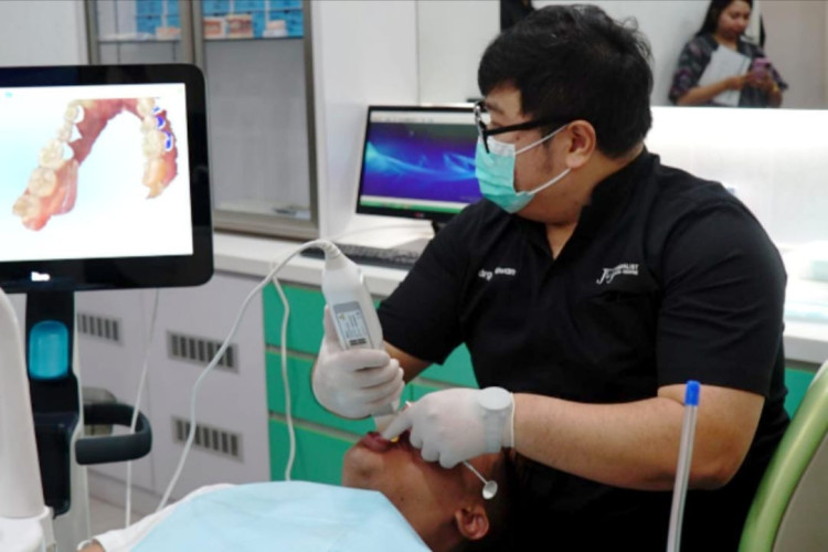 JnJ Specialist Dental Centre Hadirkan Pemindaian AI dan GBT Airflow di Batam
