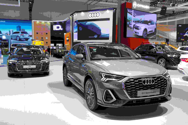 Audi Tampilkan Lini Lengkap di GIIAS 2025, dari Sedan Premium hingga Mobil Balap