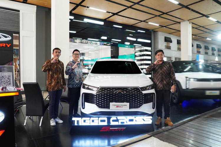 Cherry Indonesia Menggencarkan PemasaranChery Tiggo Cross CSH Hybrid dan Sport 1.5T di Bandung