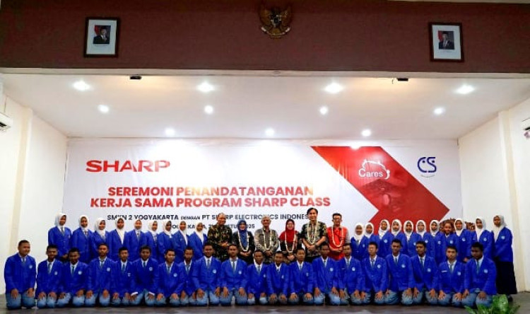 Sharp Menebar Prinsip ESG di SMKN 2 Yogyakarta