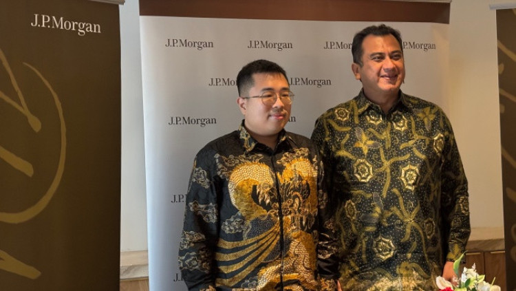 Kiri ke kanan: Head of Research & Strategy J.P. Morgan Indonesia, Henry Wibowo dan CEO dan Senior Country Officer J.P. Morgan Indonesia, Gioshia Ralie usai melakukan konferensi pers dengan awak media J.P. Morgan Indonesia di Jakarta pada Kamis (4/9/2025). Foto Nadia K. Putri/SWA