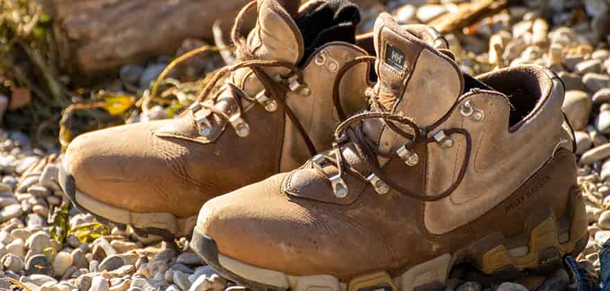 hiking shoes for wide flat feet