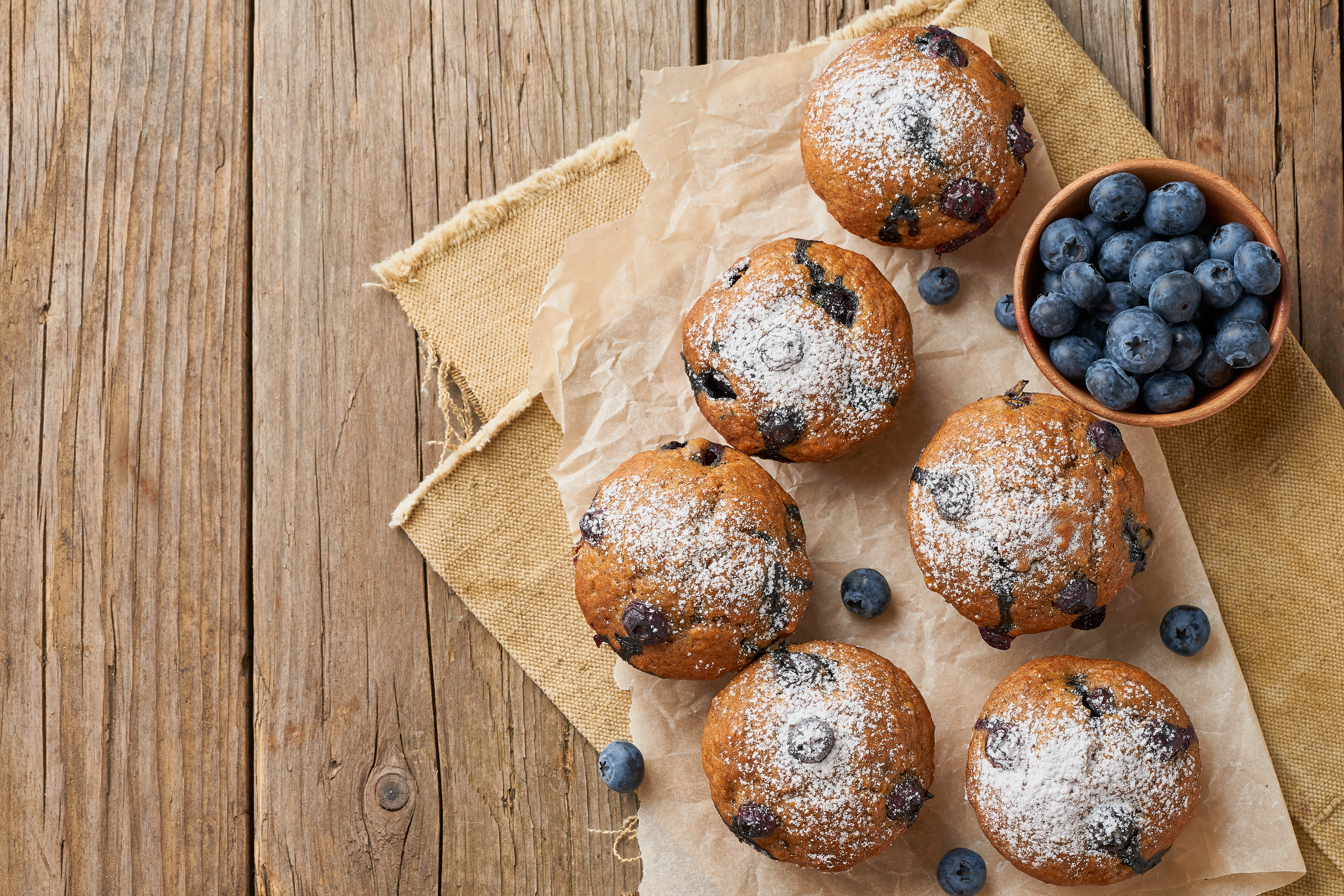 Muffins with dates and blueberries