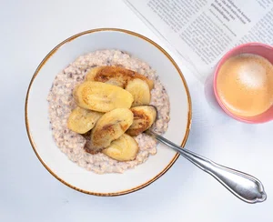 Porridge with fried banana