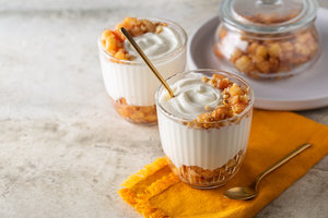 Apple and cinnamon yoghurt cups