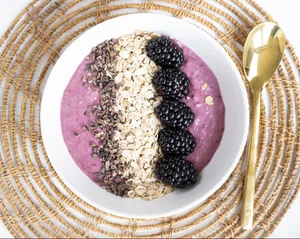 Smoothie bowl with blackberries