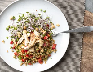 Buckwheat salad with bell pepper and fried chicken
