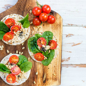 Cherry tomatoes and hummus rice cakes