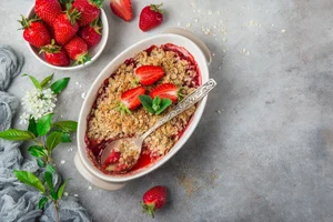 Strawberry and rhubarb crumble