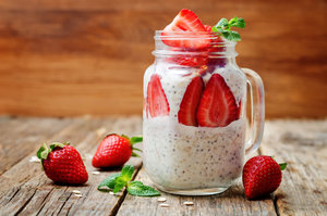 Strawberry and chia overnight oats