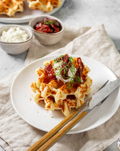 Geitenkaas en zongedroogde tomatenwafels