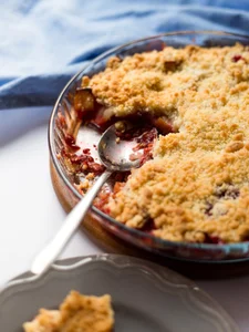 Rhubarb crumble