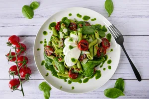 Penne with spinach, mozzarella and lentils