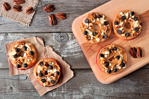 Choc-chip and pecan apple rounds