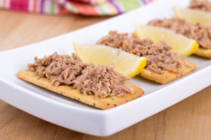 Tuna on crackers