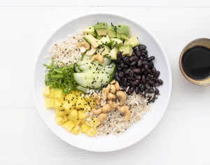 Buddha bowl met mango