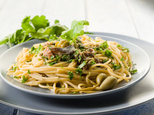 Spaghetti with anchovies and capers