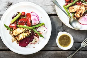 Quinoa salad with grilled paneer cheese