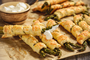 Asparagus and puff pastry cigars