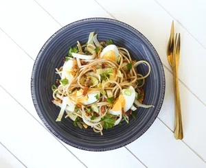 Spaghetti carbonara with chicory