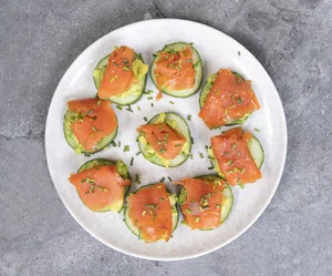 Cucumber snacks with salmon