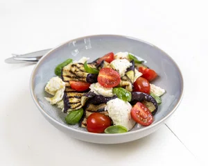 Salad caprese with grilled eggplant