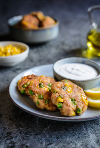 Tuna fish cakes with peas and corn