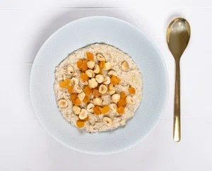 Porridge with dried apricot and hazelnuts