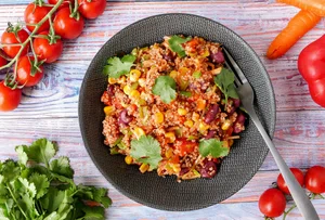 Mexican quinoa with kidney beans