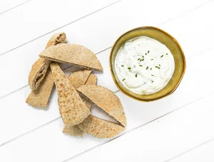 Pita bread with cucumber-herb dip