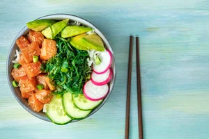 Seared salmon sushi bowl