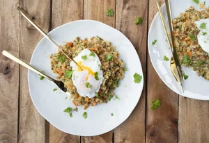 Quinoa stir-fry with a poached egg