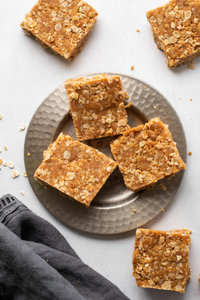 No-bake chickpea, nut and oat bars