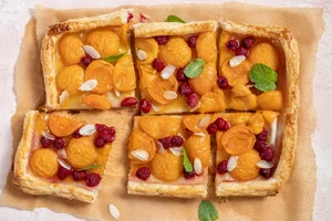 Apricot and raspberry tart