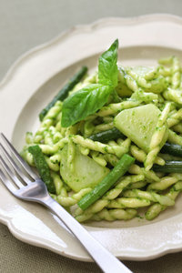 Trofie with pesto, potatoes and green beans