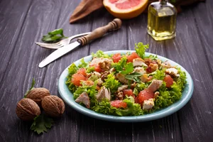 Pink grapefruit, chicken and walnut salad