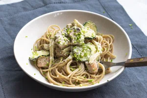 Spaghetti with salmon and fennel