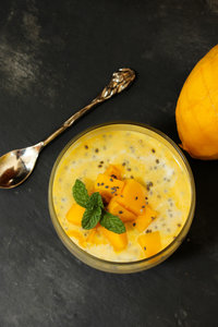 Mango lassi chia pudding